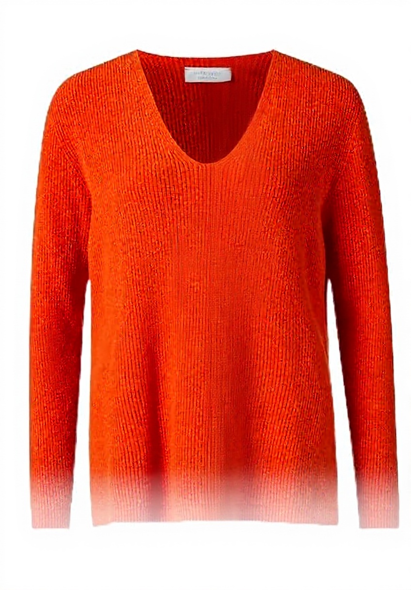 Rich Royal Cardigan in Orange getragen im Freien