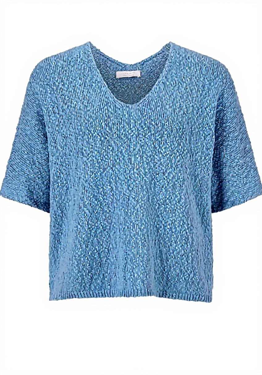 Rich Royal Damen Strickshirt in blauer Farbe auf einem Modell