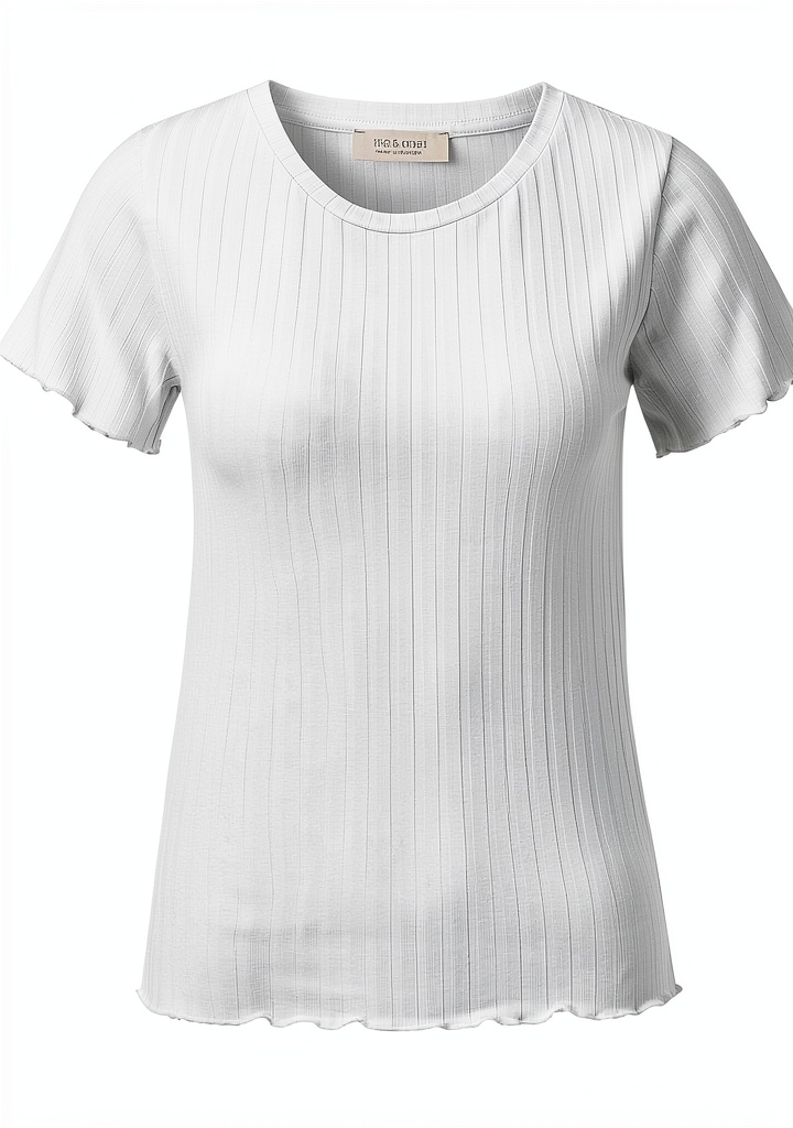 NOS EV Rib Shirt in Rippstruktur an einer Frau im Freizeitlook