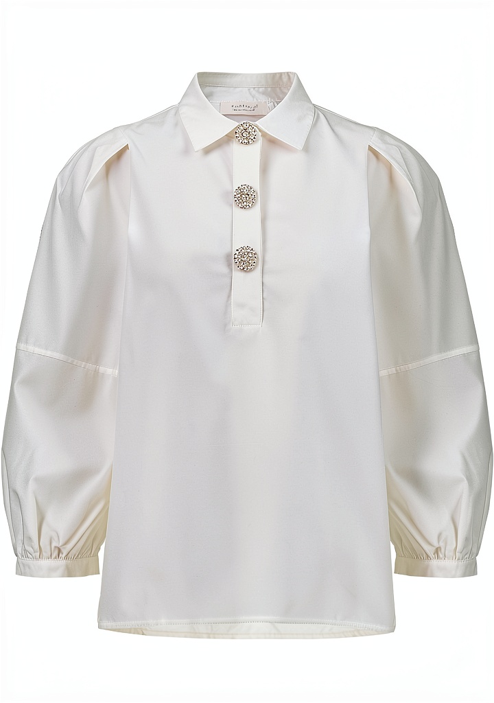 Rich royal Bluse mit Zierknöpfen in Weiß, frontale Ansicht