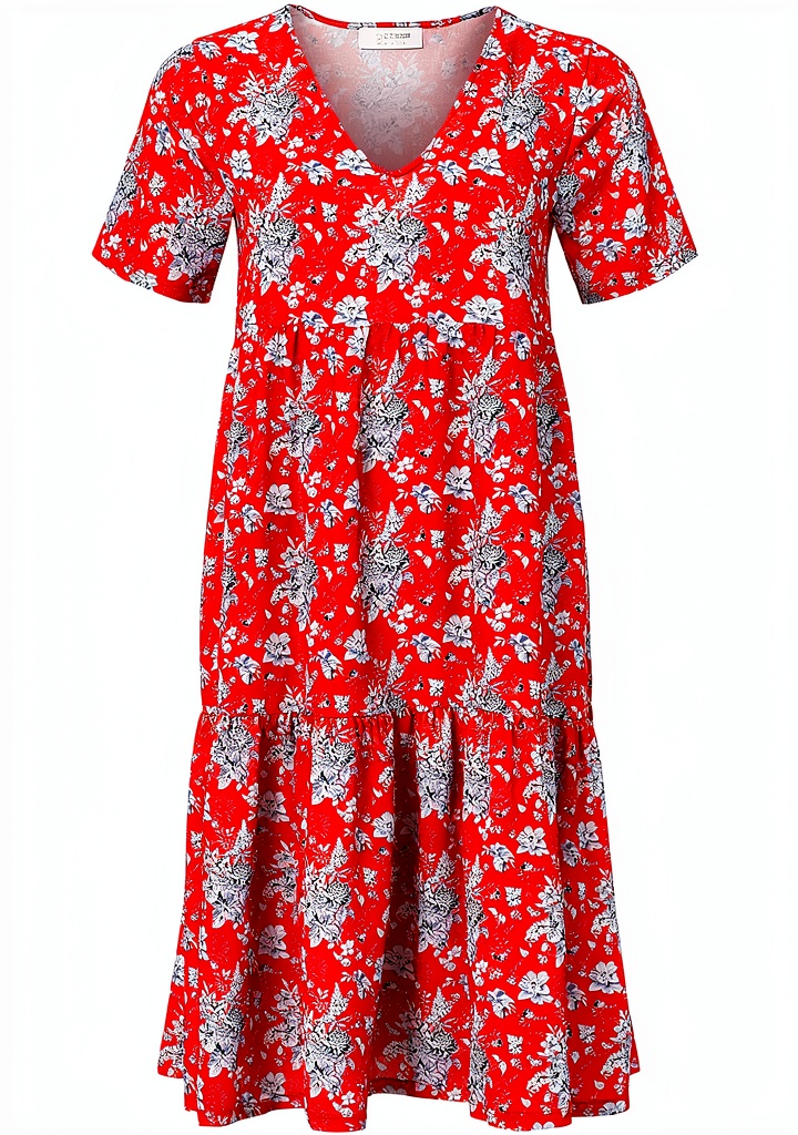 Damenkleid von rich&royal in Rot, getragen in einer Freizeitumgebung