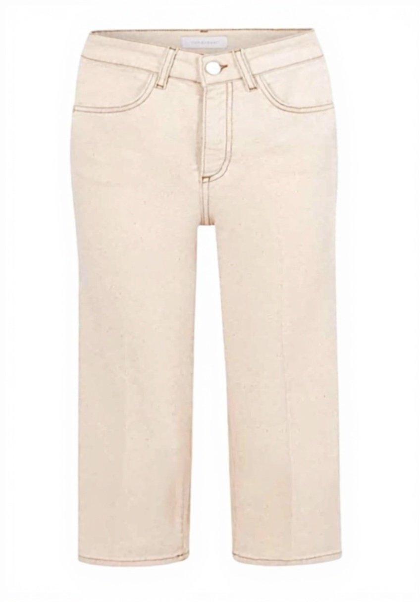 Rich Royal Culotte Jeans aus Bio-Baumwolle in Elfenbein an einem Model